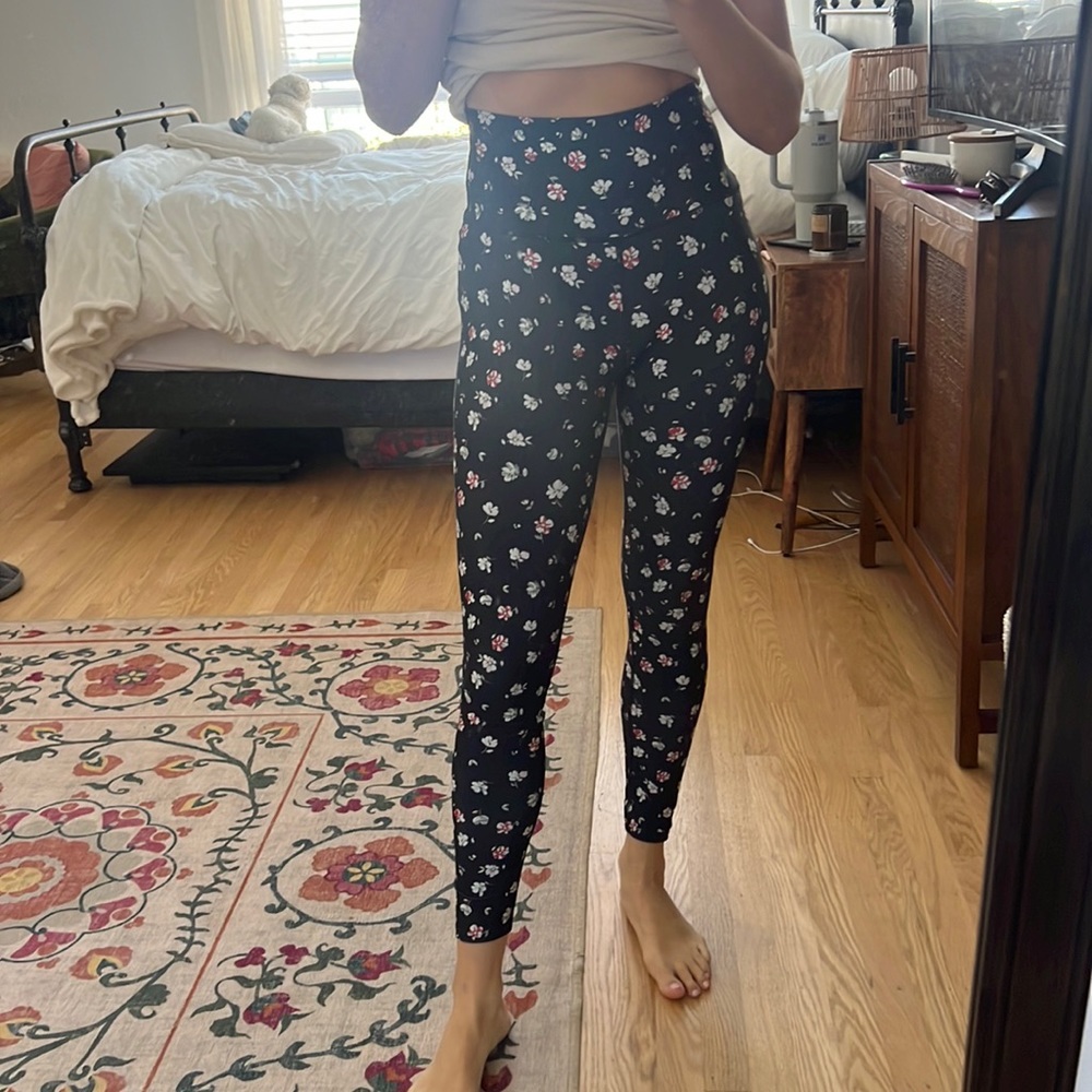 Soul cycle flower leggings